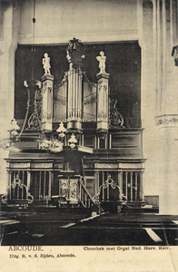 6832 Interieur van de Hervormde Kerk te Abcoude (gemeente Abcoude-Proostdij): orgel, preekstoel en koorhek.